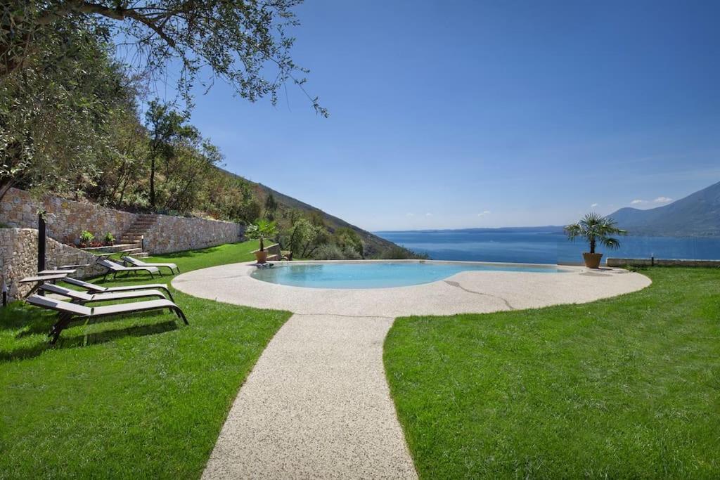 Villa Divina-Apt Armonia-Con Piscina E Vista Lago Castelletto Di Brenzone Exterior photo